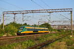 Triebzug 6718 rauscht durch Bucuresti Basarab als IR 11636 Brasov - Bukarest Nord.