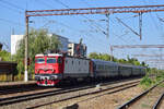 410 008-3 fährt mit dem IRN 473 Ister Bukdapest Keleti - Bucuresti Nord durch Bucuresti Triaj seinem Zielbahnhof entgegen. Das Bild wurde vom Bahnsteig gemacht.

Bukarest 08.09.2025