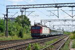 400 873-2 zieht den IR 1645 Bucuresti Nord - Targu Mures durch Carpati in Richtung Brasov.