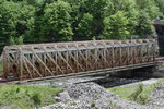 Bei Kilometer 120 der strecke zwischen Bukarest und Brasov gibt es 2 Eisenbahnbr�cken �ber dem Fluss  Prahova , die etwa 50 Meter voneinander entfernt sind.