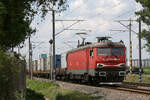 DB Schenker Rail Bulgaria 91 53 0 480 003-9 ist mit Containern bei Dragolina auf dem Weg nach Constanza, 26.05.2018