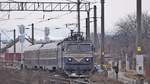 E-Lok 91-53-0-400837-7 mit Regiogarnitur am 16.02.2019 in Bahnhof Deda.