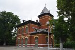 Gut für die Modellbahn - Bahnhof Baicuulesti auf der Strecke Pitesti-Curtea de Arges, gesehen vom Gleisfeld.