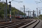 E-Lok 92-53-0-474-003-7 mit Containerwagenzug an der Einfahrt in Bahnhof Cernavoda am 15.10.2016.