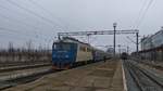 Diesellok 92-53-0-601318-4 mit IR-Gernitur aus dem extremen Norden Rumäniens am 25.11.2017 im BAhnhof Suceava Nord (Itcani) ein.