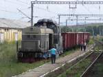 80-0522-5 mit einem Gterzug, fotografiert auf dem Weg von Timioare nach Sibiu beim Halt in Orastie.