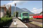 Diesel Triebwagen 97-0576-5 ex SNCF wartet am 21.5.2015 als Zug 14709 im Bahnhof Zarnesti auf Fahrgäste in Richtung Brasov.