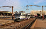 Der Flughafen-Shuttle mit 96 2607-1 (95 53 9 96 2607-1 RO-SNTFC | Siemens Desiro Classic) fährt ab im Bahnhof București Nord (RO) auf Gleis 8.
