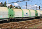 Einer von etlichen rumänischen Teleskophauben-Wagen mit der Bezeichnung  Shimms  (33 53 4771 001-4 RO-UTZ), die von 240 108-1 durch Bratislava hl.st. (SK) in östlicher Richtung gezogen werden.
Aufgenommen vom Hausbahnsteig.

🧰 Unicom Tranzit S.A.
🕓 25.8.2022 | 14:43 Uhr