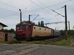 E-Lok 91-53-0-41-0443-2 mit IR-Garnitur nach Bukarest verließ Bahnhof Roman am 13.05.2017