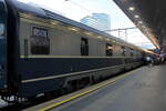 CFR Călători 61 53 70-91 004-9 RO-CFR WLAB-mee im D 347  Dacia  nach Bucureşti Nord, am 15.08.2022  in Wien Hauptbahnhof.