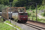 E-Lok 41-0925-2 mit Interregio von Bukarest nach Targu Mures in der Nähe von Sinaia überquert am 14.05.2016 die Brücke bei Kilometer 120.