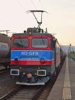 E-Lok 91-53-0-40-1014-2 als Schiebelok einer Kesselwagengarnitur in Bahnhof Campina am 01.10.2017.