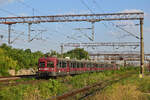 425 581-2 schiebt ihren Wagenzug als RE 11037 nach Brasov durch Bucuresti Basarab.