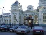 Der 1899 eröffnete Bahnhof Irkutsk-Passazhirskiy (ЖЕЛЕЗНОДОРОЖНЫЙ ВОКЗАЛ ИРКУТСК ПАССАЖИРСКИЙ) ist eine eine wichtige Station entlang der Transsibirischen Eisenbahn.
Aufnahme vom 27.8.2001