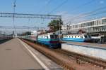 Im Bahnhof Moskva Jaroslavskaja dominieren Loks des Typs ЧС2K (CHS2K) das Betriebsgeschehen im Fernverkehr.