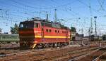 Die TschS2T 9825 rollt am 09.06.1990 durch das Gleisvorfeld des Moskauer Bahnhofs in Leningrad (heute St.