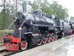 Dampflokomotive EA 3078 von ALCO im Museum für Eisenbahntechnik Nowosibirsk. Beim Abschluss eines Protokolls für die Kriegshilfe 1943 wurden den amerikanischen Werken Baldwin und ALCO ein Auftrag über die Produktion von Dampfloks auf der Grundlage der EЛ mit Konstruktionszeichnungen aus der UdSSR übergeben. 1944 wurden die ersten Dampflokomotiven der Reihe E geliefert, die den Index „a“ für amerikanisch erhielten. Im Resultat stand für die ersten gelieferten Lokomotiven die volle Bezeichnung EA. Aufnahme vom 23.8.2001