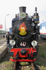 Front-Portrait der Dampflok Kp4-447 der Kleinen Oktober Eisenbahn, Малая Октябрьская