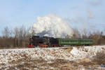 Die Dampflokomotive Л-5248  fährt mit Nahverkehrszug Bologoje - Ostaschkow kurz vor Ostaschkow am 8.