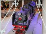 Blick von der Galerie auf die Güterzug-Dampflok СО-17 2413, Baujahr 1948, im Russischen Eisenbahnmuseum in St.