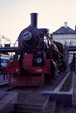 Bf Vladivostok, Denkmallok Ea 3306.
An der Pufferbohle sind noch die Bohrungen fr die Seitenpuffer sichtbar. Wegen fehlendem Einbauraum ist die Mittelpufferkupplung bei Dampflokomotiven ungefedert an der Pufferbohle gelagert. Dampfloks werden aber auch nicht mit den Rauchkammern zueinander gekuppelt