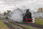 Die Dampflok 9П-19499 rangierte mit Dampflok SO17-3241 und ER 797-41  in dem Bahnbetiebwerk Podmoskownaja am 12.