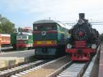 Eine Dampflok, eine 2T3116 Diesellok und eine E-Lok ChS2 im Eisenbahnmuseum Novosibirsk am 30.07.2008