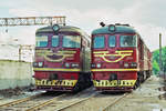 Die Dieselloks TEP60-0956 und TEP60-0880 im Bahnbetribswerk Saratow-II am 11.
