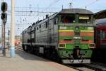 Eine beeindruckende Erscheinung sind die Doppellokomotiven der Baureihe 2TE10M. In Krasnojarsk steht am 9.9.2011 die 2TE10M-2628 bereit.