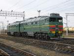 Die 2TE116-1118 Diesellok an der Station Wolzski, Wolga-Eisenbahn, 22.10.2005 