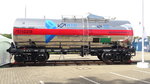 Kesselwagen für flüssigen Schwefel, gebaut in Rußland (Novozybkow Heavy Industries, südöstlich von Moskau).Betreiber und Vermarkter ist Railtransholding. Wagennummer: 76710219. Der Wagen stand auf Breitspurgleis. Aufgenommen auf der Innotrans Berlin, 22.9.2016
