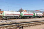 Zwei Propan- und ein Butangaskesselwagen (rechts) mit russischen Anschriften im Bahnhof Turku am 19.04.2018.