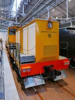 Diese Gleisbaumaschine РПБ-01 von Kalugaputmash sieht noch fabrikneu aus, und man fragt sich was sie im Russischen Eisenbahnmuseum in St.