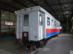 Ein Personenwagen im Depot der Kleinen Oktober Eisenbahn, Малая Октябрьская железная дорога, in Pushkin, bei St. Petersburg, 19.8.17 