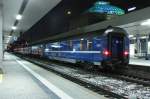D 50472 (Weirussischer+Russischerwagen) von Basel SBB nach Moskau.Am 02.01.10 beim Halt in Mannheim Hbf.