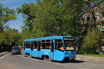 Tw.4278 in der derzeit aktuellen Farbgebung der Moskauer Straßenbahn in der ulica Nova Zarja.