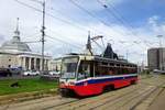 Russland: Straßenbahn / Tram Moskau: Ust-Katawer Waggonbaufabrik (UKWS) 71-619 (КТМ-19) der Straßenbahn Moskau, aufgenommen im Juli 2015 im Stadtgebiet von Moskau.