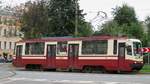 Straßenbahn-Triebwagen LM-99 Nr. 8326 der Linie 41 in St. Petersburg, 10.9.17