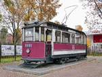 Der erste elektrisch betriebene Straßenbahntriebwagen #1031 der Linie 4, Baujahr 1907, steht vor dem Museum für Elektrotransport in St.
