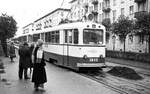 Leningrad Tram__LM-49-Zug an der Haltestelle.__10-1977
