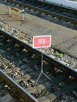 Sperrschild hinter dem Zug No 44 in der Chita-2 Station am 19.