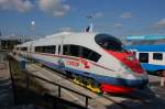 Auf der Innotrans 2008 vorgestellt der Velaro fr Russland, der dem deutschen ICE3 sehr hnelt, aber zu diesem deutliche Unterschiede aufweist.