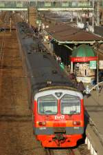 ЗД4М-0043 am Bahnsteig in Moskau Odintsovo. Gleich fährt der Zug in Richtung Moskau City. Foto 13.03.2015.