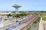 Zugbegegnung der beiden RB Züge nach Helsingborg (links) und Simrishamn (rechts) am 07.06.2017 im Bahnhof Malmö Hyllie.