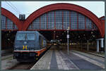 Mit dem Snälltåget-Nachtzug D 301 nach Berlin steht 241 011 der Hector Rail am 02.10.2021 im Bahnhof Malmö Central.