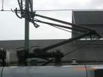 Seitenansicht vom beschädigten Stromabnehmer eines Öresundzuges in Lund Central
