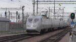 Ein Hochgeschwindigkeitszug der Baureihe X2 des schwedischen Unternehmens SJ erreicht am 13.08.2021 den Bahnhof Malmö Central.