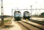 1999 waren in Malm Central noch 3 Ue Maschinen im Einsatz.Ihr stehen die Ue 586 (links) und die Ue 998 (rechts) im Gleisvorfeld in Malm Central.