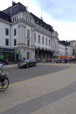 Stockholm Central, der Hauptbahnhof in der schwedischen Hauptstadt, von der Vasagatan - dem Bahnhofsvorplatz - aus gesehen.